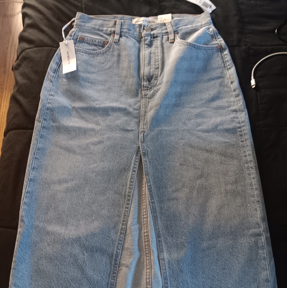 Aritzia The 90's Halle Hi-Rise Mid Jean Skirt